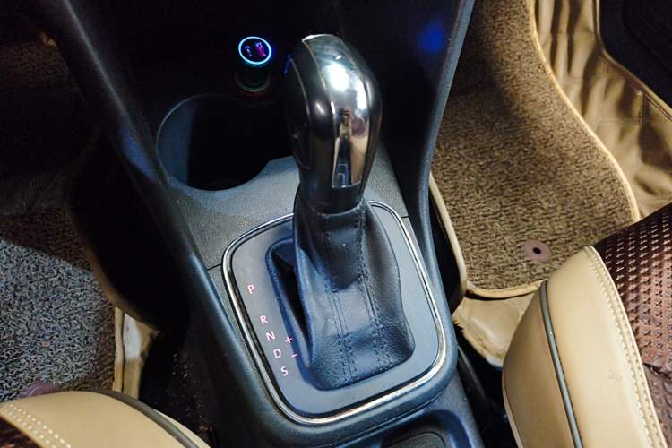 Used Volkswagen Polo 2014 1.4L Automatic Comfort Edition Gear Lever