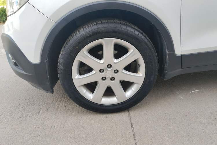 Used Buick Encore 2014 1.4T Automatic Two-Wheel Drive Urban Elite Model Left Front Wheel Hub