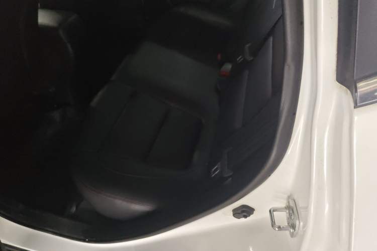 Used CHANGAN CS35 2015 1.6L Automatic Luxury Model China V Standard
