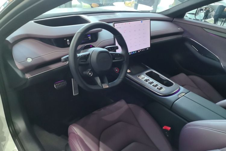 Used Xiaomi Auto SU7 2024 Four-Wheel Drive Ultra-Long Range Advanced Intelligent Driving Max Edition