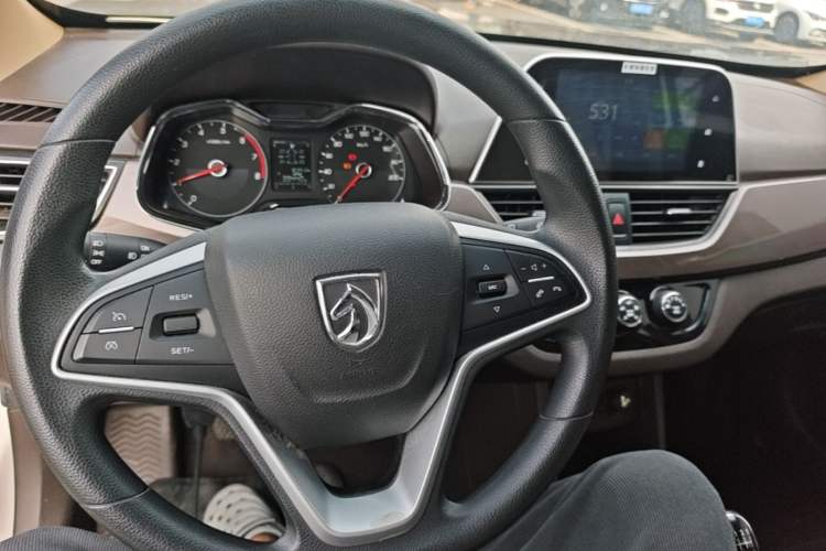 Used Baojun 310W 2017 1.5L Manual Fashion Model China V
