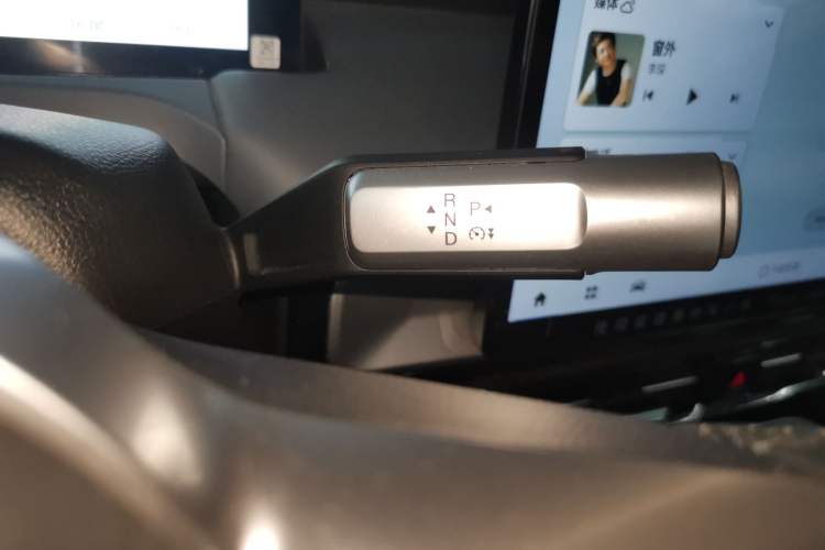 Used AION Y 2023 Plus 510 Smart Edition Gear Lever