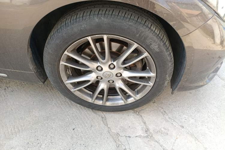 Used Infiniti Q50L 2016 2.0T Ambition Edition Right Front Wheel Hub