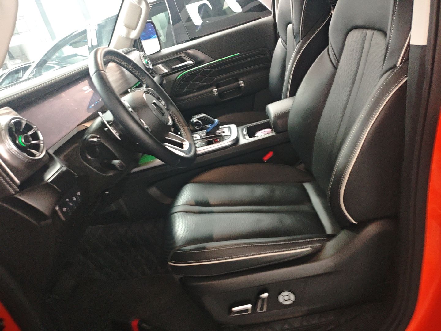 المقاعد الأمامية داخل السيارة