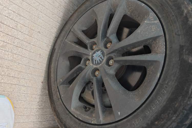 Used BYD Qin New Energy 2017 Qin 1.5T 100 Right Front Wheel Hub