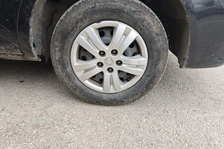 Used FORTHING Lingzhi 2019 M5L 1.6L 9-Seater Base Model China VI Standard Right Front Wheel Hub