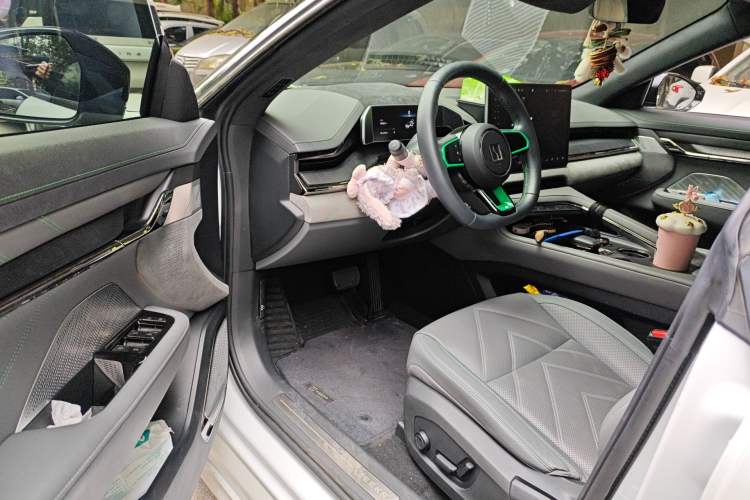 Used Zeekr 001 2023 WE Edition 100 kWh Driver Seat