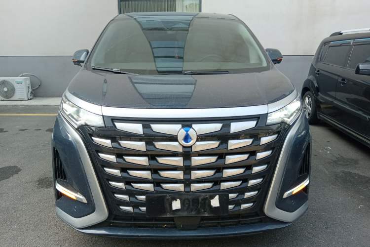 Used Denza D9 2022 DM-i 1040 Prestige Model
