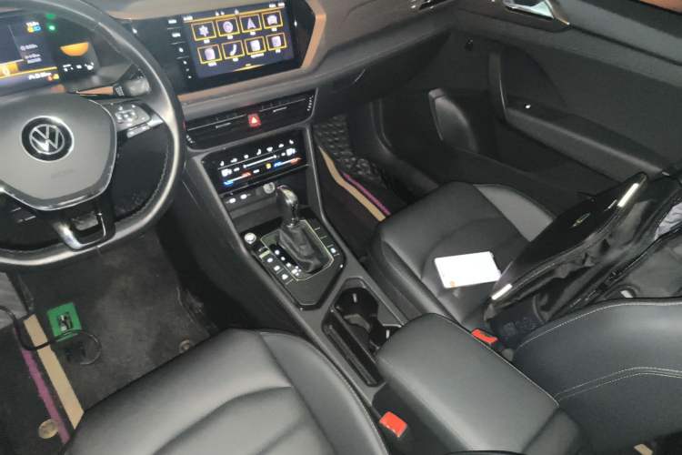 Used Volkswagen Tharu 2022 280TSI Two-Wheel-Drive Luxury Edition Gear Lever