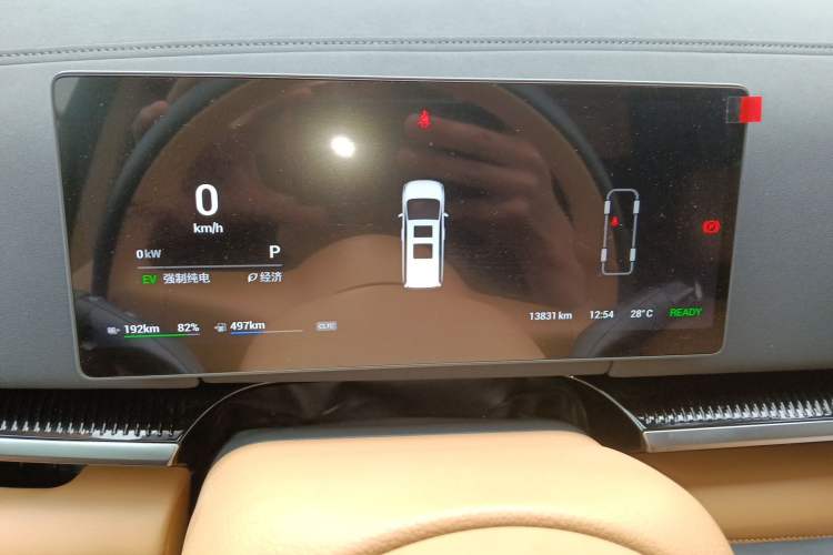 Used VOYAH Dream 2025 PHEV Four-Wheel Drive Prestige Kunpeng Edition