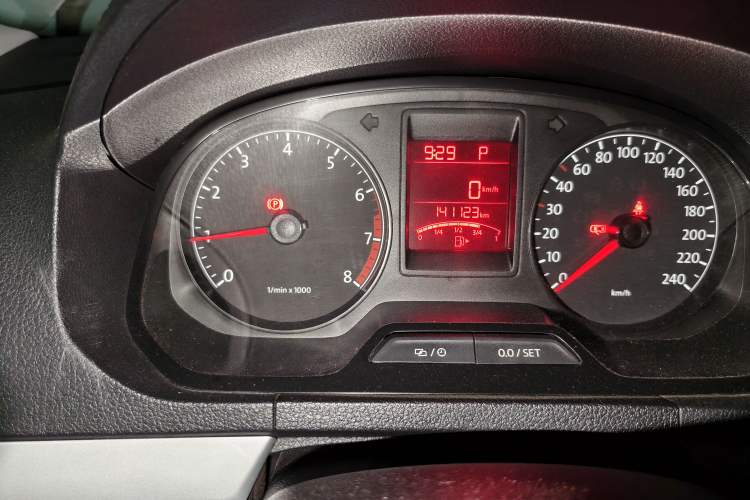 Used Volkswagen Jetta 2015 Value Edition 1.6L Automatic Comfort Version Instrument Cluster