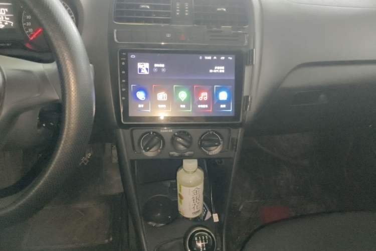 Used Volkswagen Polo 2016 1.4L Manual Fashion Model Audio And AC Panel