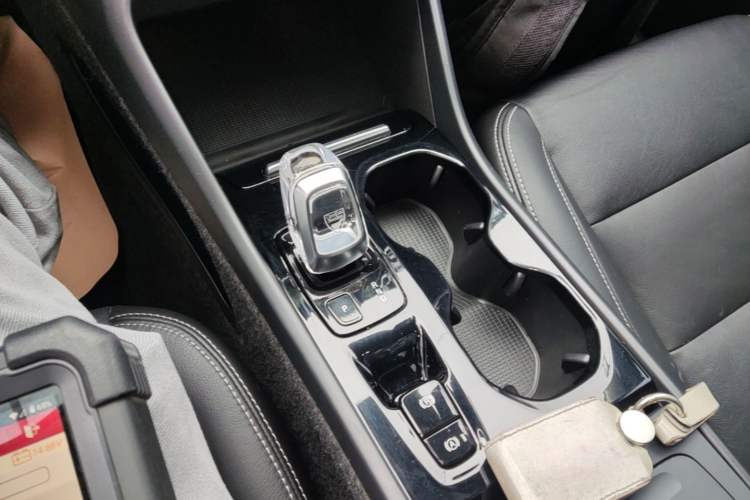 Used Volvo XC40 2022 T4 Four-Wheel Drive Smart & Luxurious Edition Gear Lever