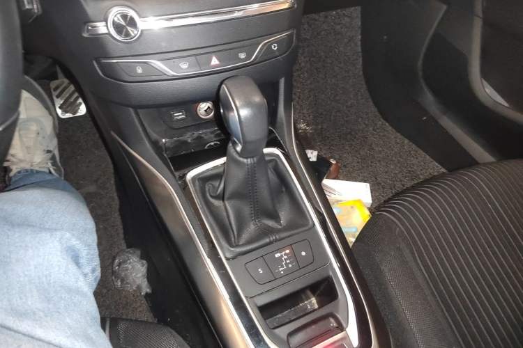 Used Peugeot 408 2015 1.2T Automatic Luxury Edition Gear Lever