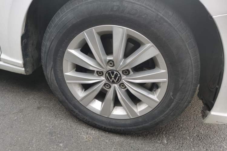 Used Volkswagen Lavida 2021 1.5L Automatic Fashion Edition Right Front Wheel Hub