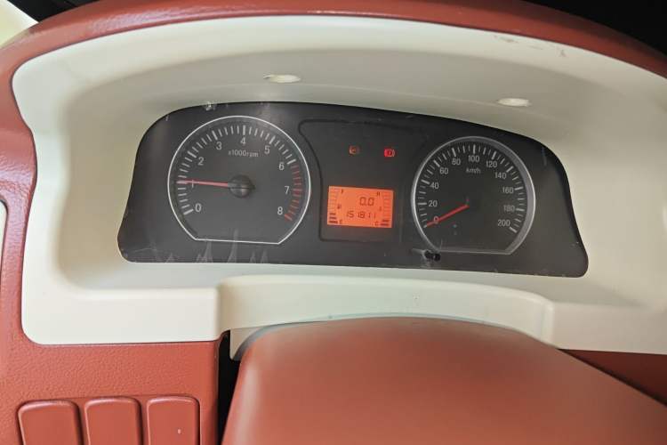 Used FORTHING Lingzhi 2013 M3 1.6L 7-Seater Comfort Model Odometer Close Up