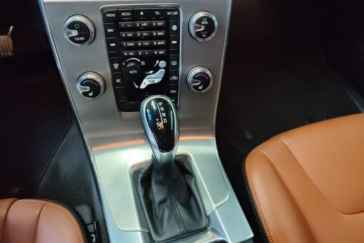 Used Volvo S60 2016 S60L T4 Zhiyuan Edition Gear Lever