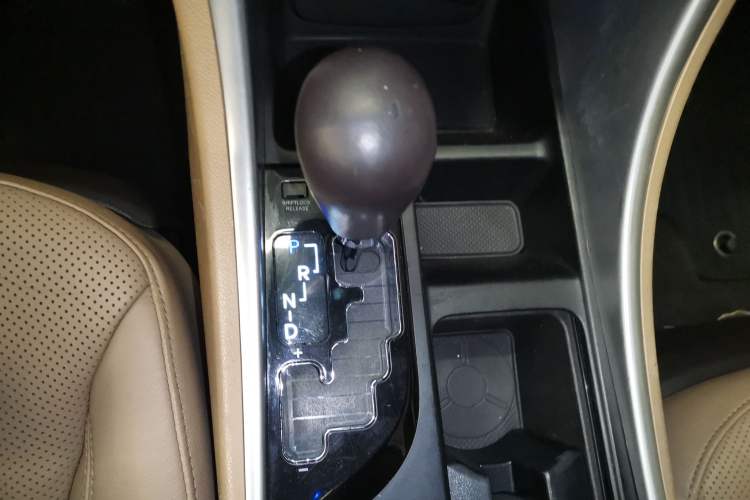 Used Hyundai Sonata 2013 2.0L Automatic Prestige Edition Gear Lever