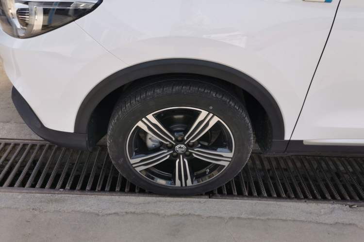 Used MG ZS 2020 Global Bestseller with 1.5L Engine Manual Transmission and a Massive 65-Inch Panoramic Sunroof Version Exterior 4