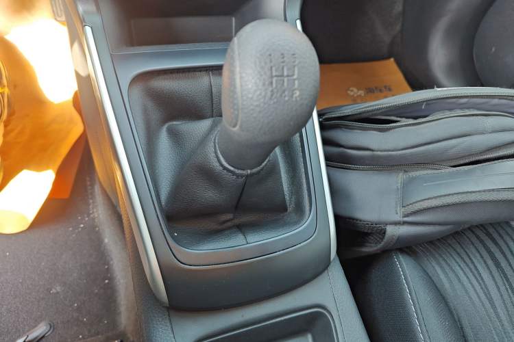 Used Nissan Sylphy 2022 Classic 1.6XE Manual Comfort Edition Gear Lever