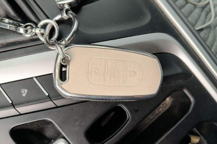 Used Geely Auto Vision X6 2018 1.4T CVT 4G Connected Luxury Version Vehicle Key