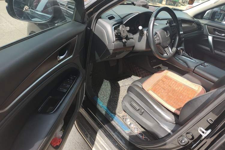 Used Honda Avancier 2017 240TURBO Two-Wheel Drive Premium Edition Driver Seat