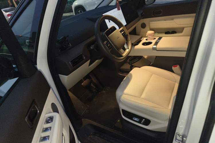 Used Li Auto MEGA 2024 Ultra Model
