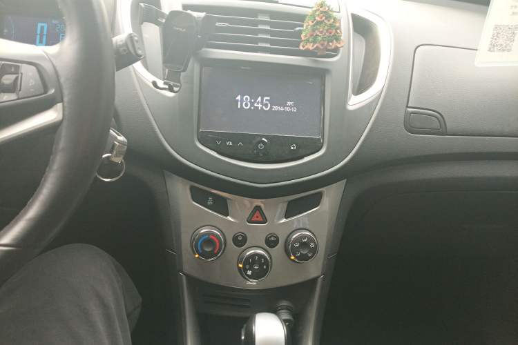 Used Chevrolet Trax 2014 1.4T Automatic Two-Wheel Drive Luxury Model Audio And AC Panel