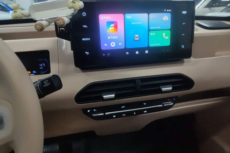 Used Geely Galaxy Panda 2023 Panda Mini 200km Endurance Bear Audio And AC Panel