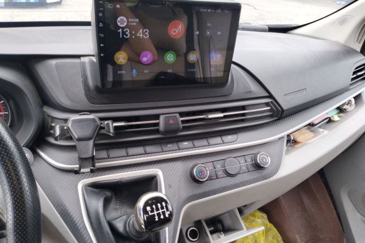 Used SAIC MAXUS Xintu V90 2020 2.0T Manual Yunjie Version Front-Wheel Drive with Single Rear Tire Short Wheelbase High-Roof Design 6-Seater
