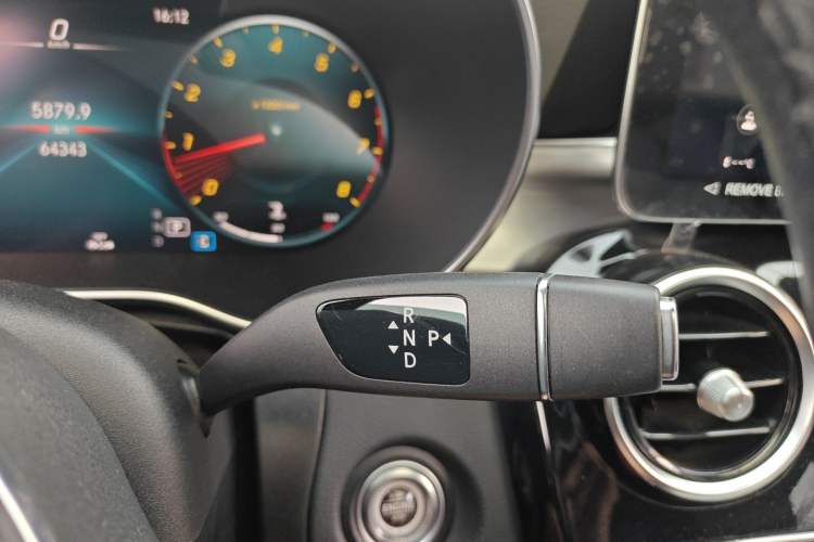 Used Mercedes-Benz GLC Coupe 2022 Refreshed GLC 260 4MATIC Coupe SUV Gear Lever