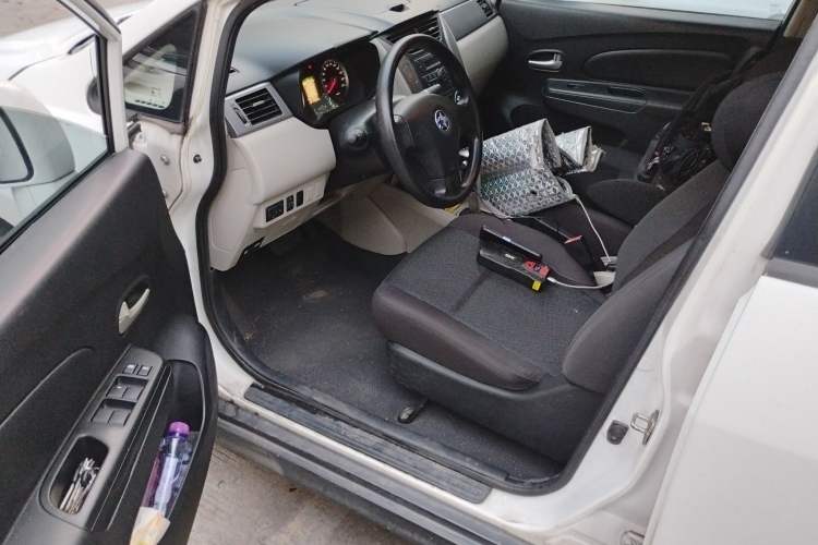 Used Venucia R50 2015 1.6L Automatic Fashion Edition Driver Seat