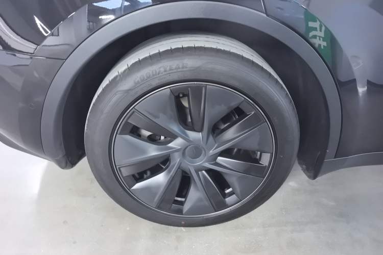 Used Tesla Model Y 2023 Rear-Wheel-Drive Version Right Rear Wheel Hub