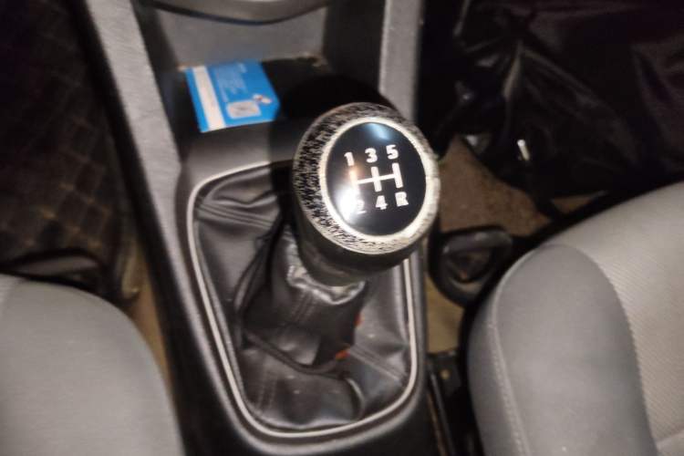 Used Chevrolet Aveo Sonic 2011 Sedan 1.4L MT SL