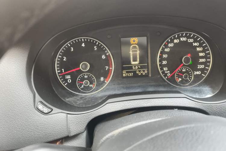 Used Volkswagen Sharan 2013 1.8TSI Comfort Model Euro IV Odometer Close Up