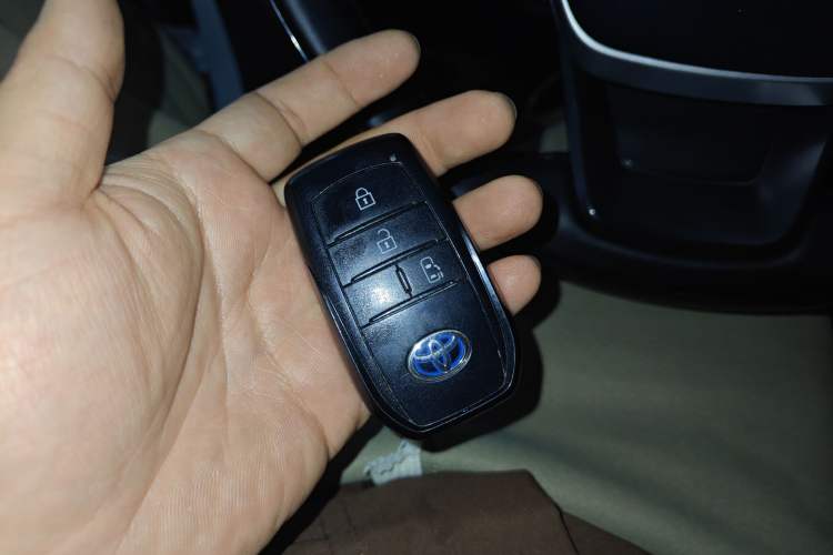 Used Toyota SIENNA 2023 2.5L Hybrid Comfort Edition