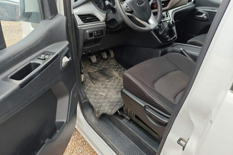 Used JAC Refine M3 2023 1.8L 7/8-Seater Smart Connectivity Version