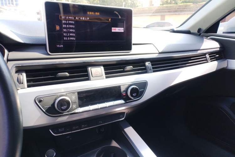 Used Audi A4L 2018 30th Anniversary Edition 40 TFSI Fashion Model