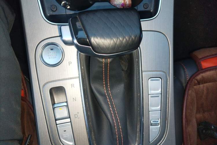 Used CHANGAN OSHAN X7 2020 1.5T Automatic Luxury Model Gear Lever