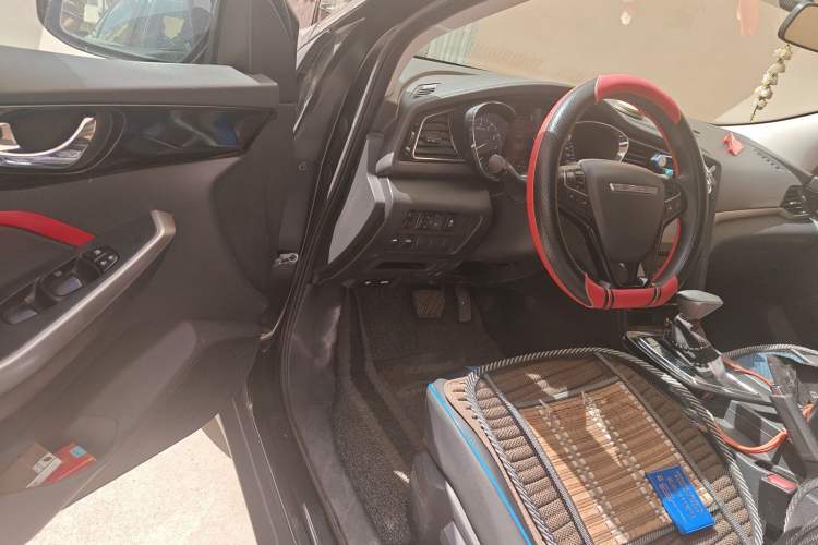 Used Venucia D60 2018 1.6L CVT Smart Connect Elite Edition Driver Seat