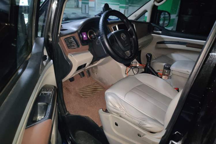 Used FORTHING Lingzhi 2019 Facelifted M5L 1.6L 7-Seater Base Model China VI Standard Driver Seat