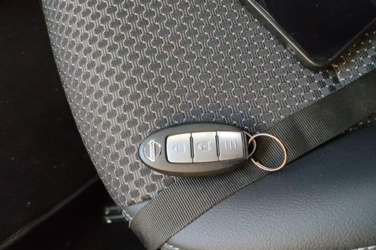 Used Nissan Kicks 2017 1.5L CVT Smart Drive Edition Vehicle Key