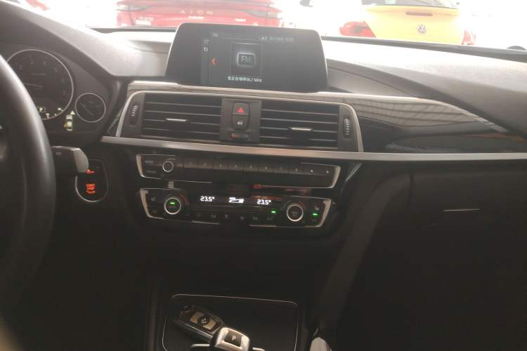 Used BMW 3 Series 2018 320Li xDrive Fashion Model Audio And AC Panel