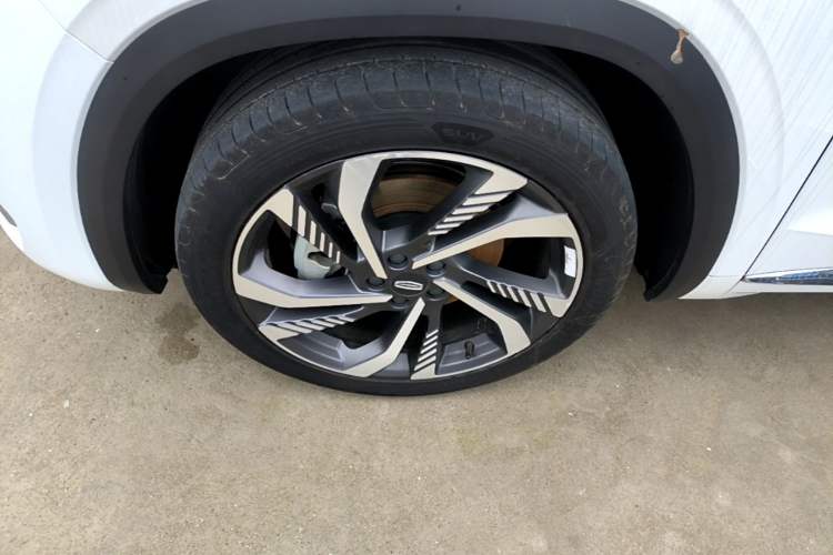 Used Geely Auto Monjaro L 2023 2.0TD High-Power Automatic Two-Wheel Drive Flagship Version Left Front Wheel Hub