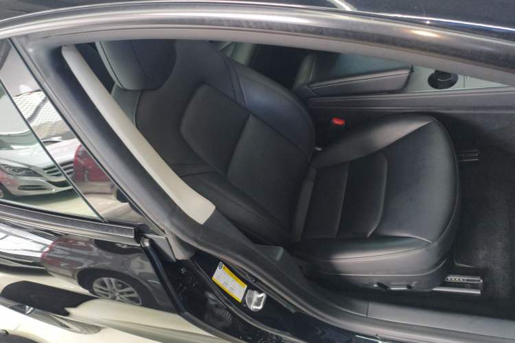 Used Tesla Model 3 2022 Rear-Wheel-Drive Version Right Front Seat