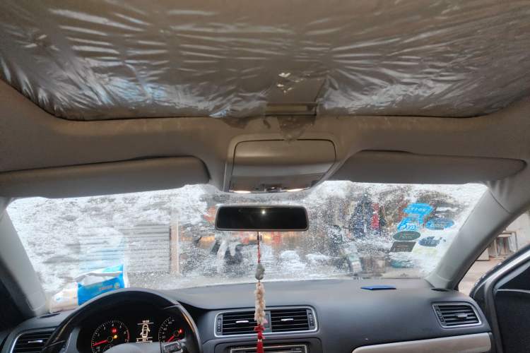 Used Volkswagen Sagitar 2012 1.4TSI Manual Luxury Model Headliner