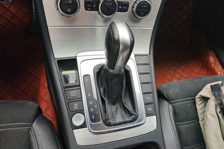 Used Volkswagen FAW-Volkswagen CC 2013 1.8TSI Luxury Model Gear Lever