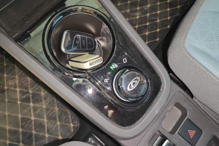 Used Chery Little Ant 2022 Revised Version Sweet Pink Edition Half-Sugar Version Lithium Iron Phosphate 30.7 kWh 30 kW 301 km