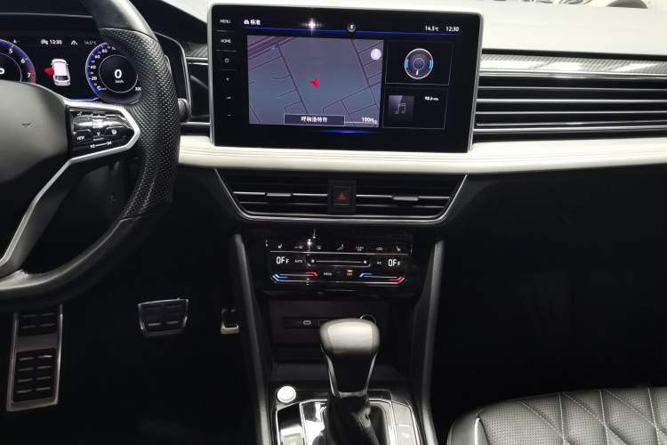 Used Volkswagen Tiguan L 2022 380TSI Automatic All-Wheel Drive R-Line Enhanced Comfort 7-Seater Audio And AC Panel