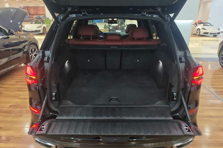 Used BMW X5 2023 xDrive 40Li M Sport Night Edition Package Trunk